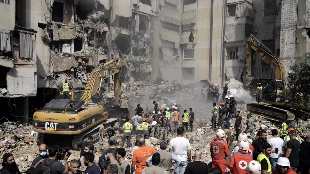 Se questa non è guerra...Israele sta sventrando il Libano nell'indifferenza generale, centinaia di morti e feriti e popolazione in fuga