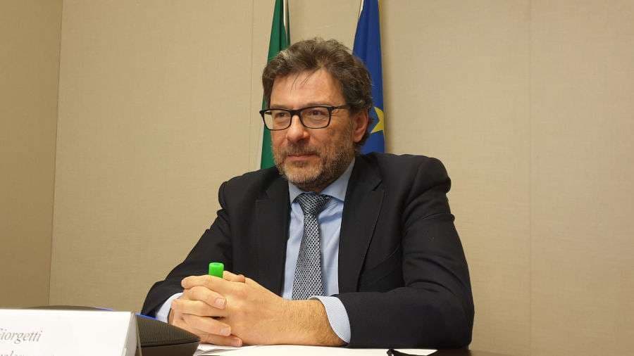 Extraprofitti: pressing della maggioranza, Giorgetti frena: “Prima di introdurre nuove misure risaniamo il buco nei conti”