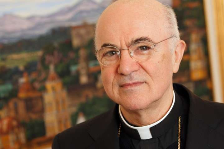 Vaticano, Monsignor Viganò non si presenta per difendersi dall’accusa di scisma: “Il Papa si dimetta”