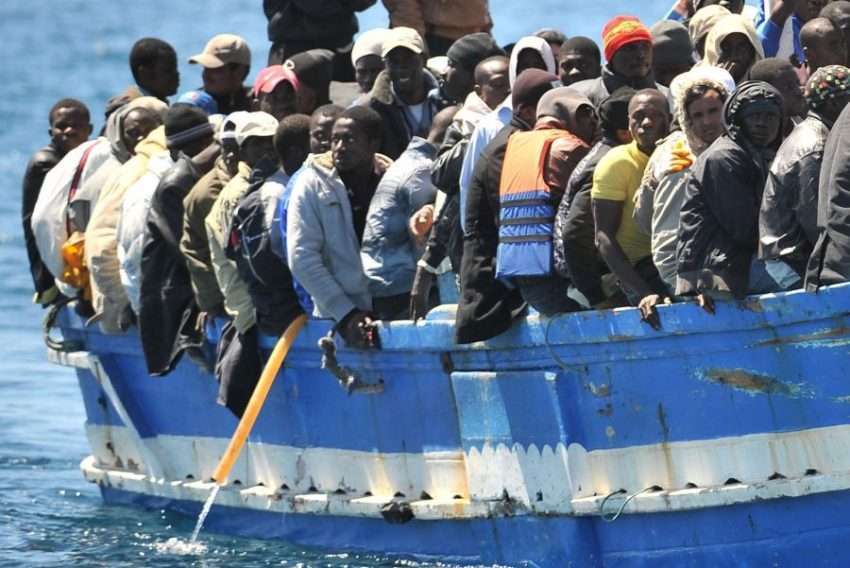 Migranti, Draghi e Macron si coordinano per un ruolo più incisivo dell’Ue in Africa