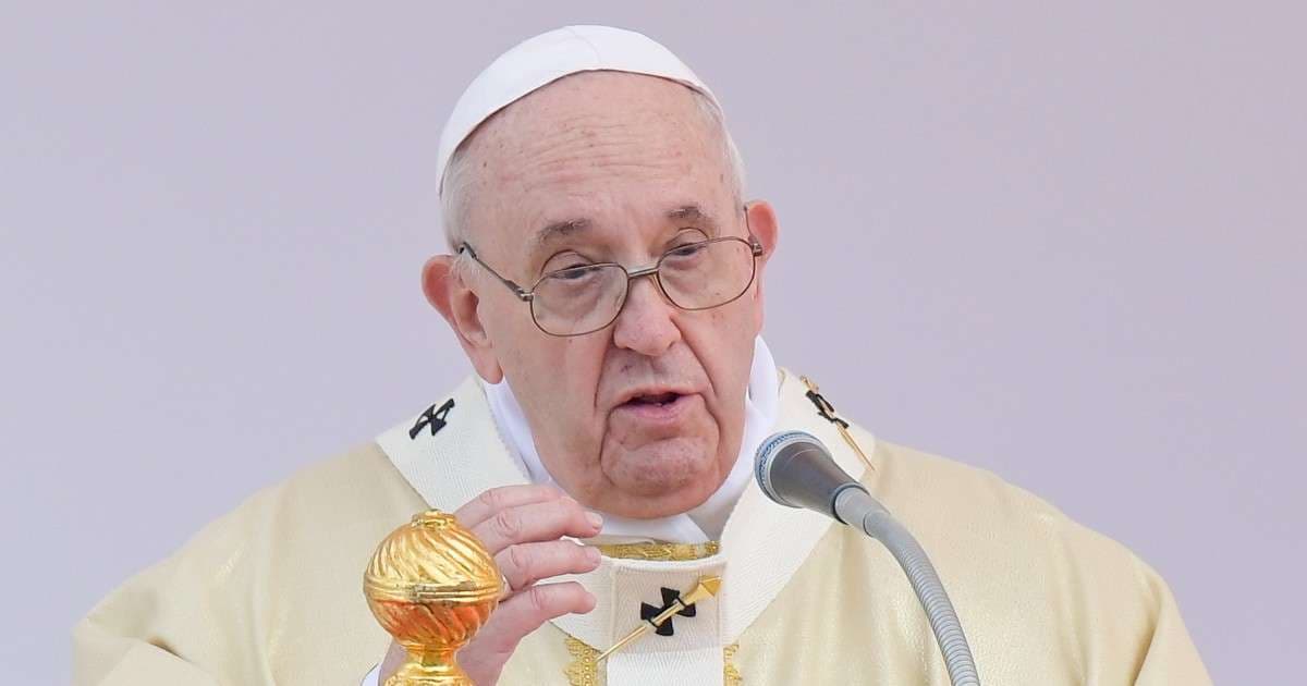 L’ira di Kiev alla richiesta di pace del papa: “La nostra bandiera è gialla e blu, non bianca”