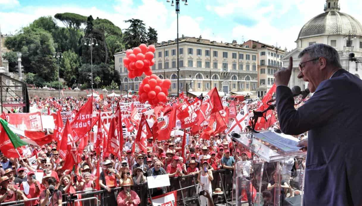 Cgil, a Roma la manifestazione per i diritti costituzionali. Landini: “Salario, pensioni e difesa del reddito”
