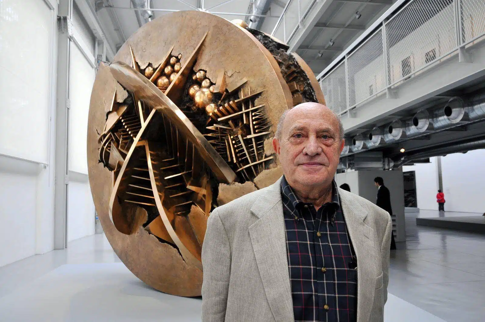 Arnaldo Pomodoro, l’artista che ha inciso il presente