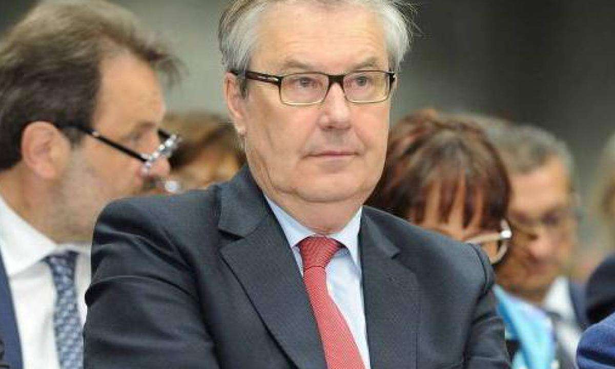 Banca Etruria, tutti assolti nell’indagine delle consulenze d’oro: anche Boschi padre