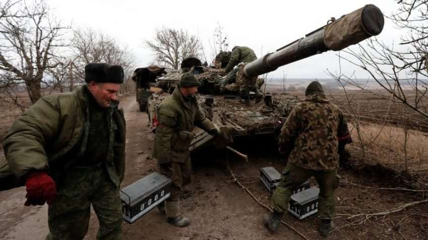 Ucraina: Mosca accetterà solo pagamenti in Rubli per i contratti di fornitura di gas; Stoltenberg: “Nato fornirà aiuti contro minacce chimiche”